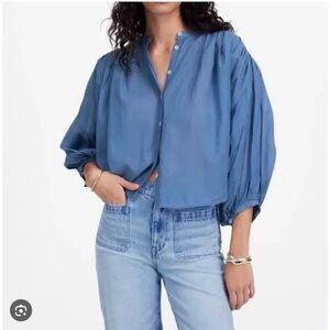 Madewell balloon shirred crewneck button up top blouse blue small